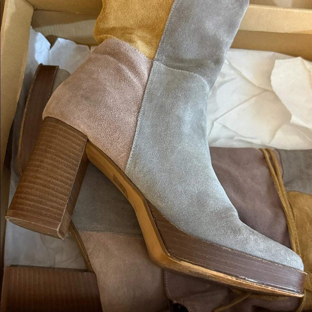 PRE-OWNED FREE PEOPLE ECHO PLATFORM COLOR-BLOCK CHUCKY KNEE HIGH PLATFORM BOOTS